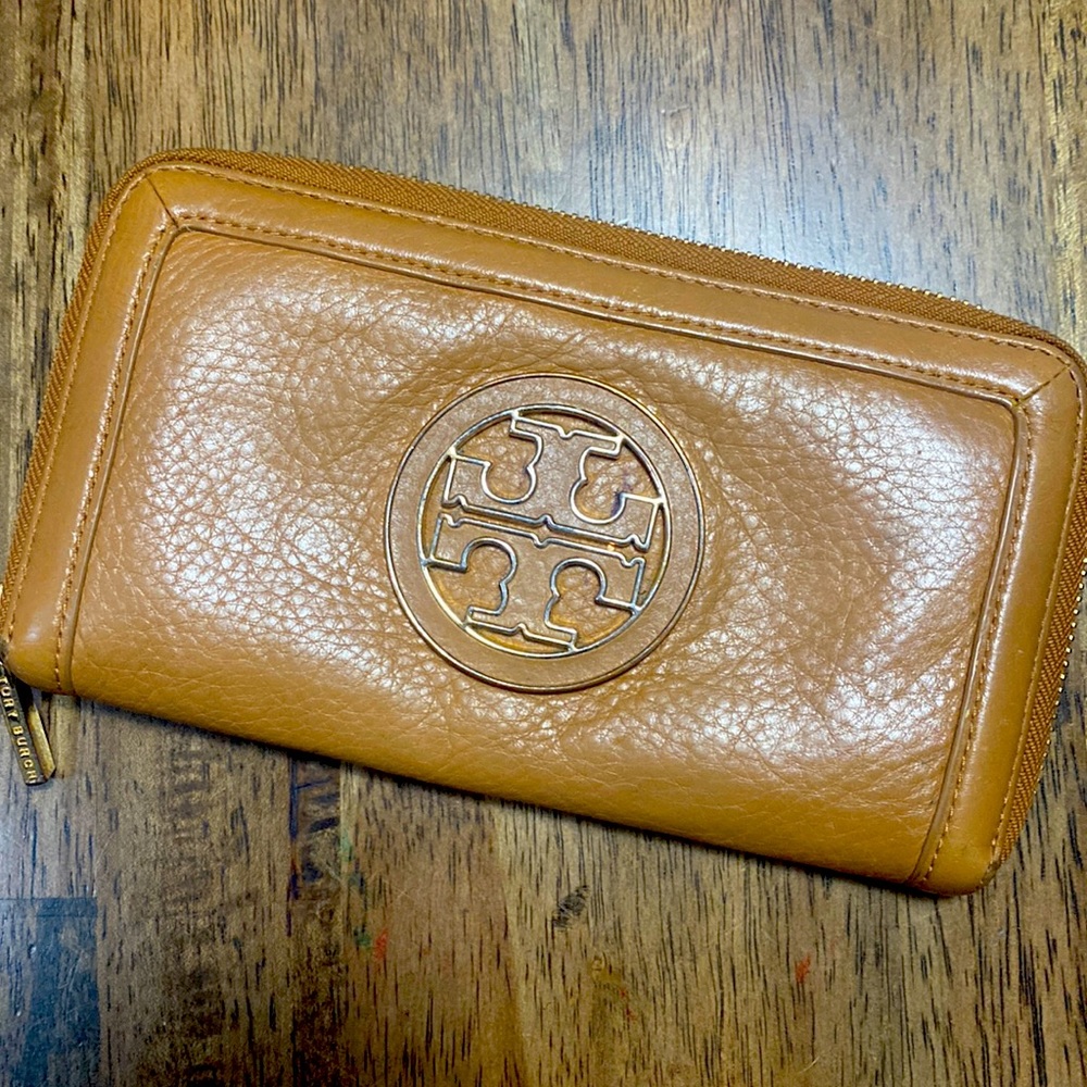 Tory Burch Tan Amanda Zip Around Wallet